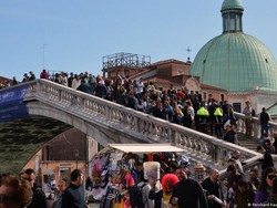 Italia Berjuang Lawan Pariwisata Massal dan Berlebihan