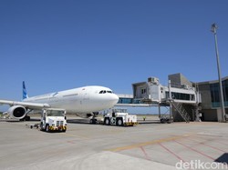 Garuda Indonesia Jelaskan Viral Ban Copot Saat Mendarat di Bandara Kepri