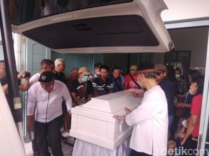 Anak-Kolega Mengenang Djoko Pekik Sang Pelukis Anak-Kolega Mengenang Djoko Pekik Sang Pelukis