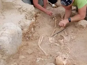 Arkeolog Temukan Kerangka Bocah Vampir dari Abad 17, Begini Penjelasan Ahli Arkeolog Temukan Kerangka Bocah Vampir dari Abad 17, Begini Penjelasan Ahli