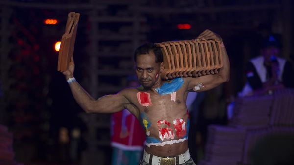 Unik, Ini Dia Kontes Binaraga Antar Buruh Genting di Majalengka