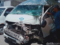 Mobil Miss Universe Indonesia Kecelakaan di Klaten, 3 Penumpang Luka