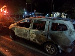 Mobil Wisatawan Jaksel Terbakar di Jalan Mandalwangi-Caringin Pandeglang