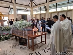 Ribuan Jemaat Iringi Pemakaman Uskup Surabaya di Mausoleum Puhsarang Kediri