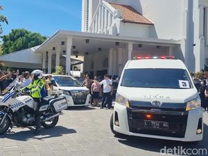 Ratusan Jemaat Katolik Antar Uskup Surabaya ke Pemakaman Puhsarang Kediri Ratusan Jemaat Katolik Antar Uskup Surabaya ke Pemakaman Puhsarang Kediri