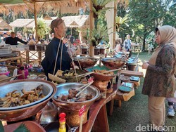 Menikmati 350 Makanan Buhun Sunda di Festival Kuliner PUSAKA Sindang Reret