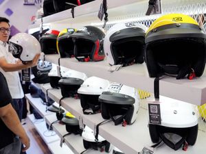 Bukan Asal Pilih, Ini 5 Tips Beli Helm Sesuai Kebutuhan Bukan Asal Pilih, Ini 5 Tips Beli Helm Sesuai Kebutuhan
