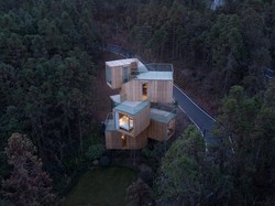 8 Rumah Ini Didirikan di Lokasi yang Tak Biasa, Kok Bisa Ya?