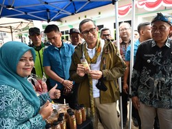 Sandiaga Uno Beri Bantuan Rp 120 Juta untuk 5 Desa Wisata di Jabar