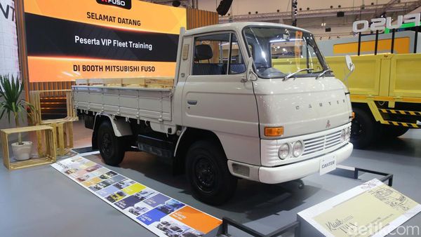Sang Legenda Mitsubishi Fuso Mejeng di GIIAS 2023