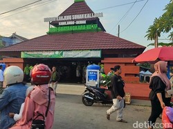 Makanan Basi di Warung Kadilangu Demak Viral, Koordinator Pedagang Minta Maaf