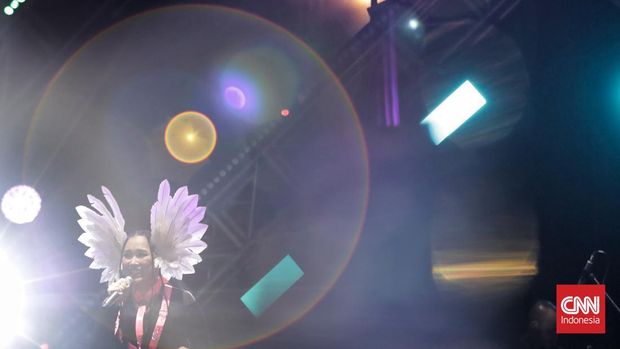 Penampilan Titi DJ di Arcade Stage saat The 90's Festival digelar pada Sabtu (12/8)/2023).