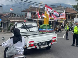 Jalur ke Objek Wisata Bedugul Macet Saat Umanis Kuningan