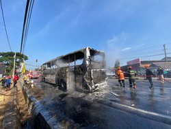 Bus Wisata Terbakar Hebat di Jalan Solo-Jogja Diduga Akibat Korsleting