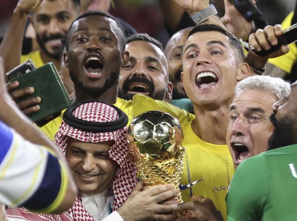 Di Arab, Ronaldo Baru Punya Sebiji Piala yang Mirip Trofi Piala Dunia
