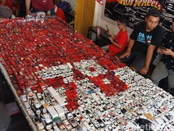 Pehobi Diecast Susun 1.560 Mobil Jadi Angka Usia Kemerdekaan Indonesia