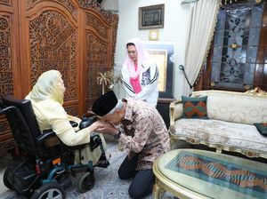 Ganjar Temui Istri Gus Dur dan Yenny Wahid di Ciganjur