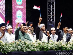 Gus Ipul Ajak Erick Thohir Selawatan Bareng Habib Syekh-Warga Kota Pasuruan Gus Ipul Ajak Erick Thohir Selawatan Bareng Habib Syekh-Warga Kota Pasuruan