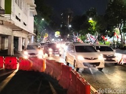 Grahadi Gelar Zikir-Selawat Bareng Habib Syech, Jalan Gubernur Suryo Ditutup