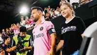 6 Foto Messi Berdua Harper Beckham Sebelum Tanding, Disebut Nepotisme