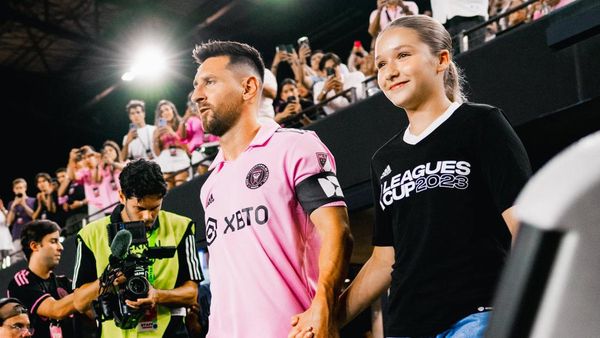 6 Foto Messi Berdua Harper Beckham Sebelum Tanding, Disebut Nepotisme