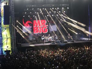 Penampilan Pecah Mr. Big di The 90s Festival Penampilan Pecah Mr. Big di The 90s Festival