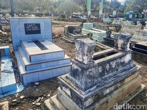 Potret Pemakaman Keluarga Beda Agama di Situbondo Potret Pemakaman Keluarga Beda Agama di Situbondo