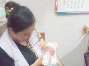 Bayi Masih Hidup dengan Tali Pusar Ditemukan Terbuang di Jembatan Bojonegoro Bayi Masih Hidup dengan Tali Pusar Ditemukan Terbuang di Jembatan Bojonegoro