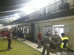 Petugas Gabungan Razia Kos-kosan Lokasi Prostitusi di Bogor, Amankan 48 Orang