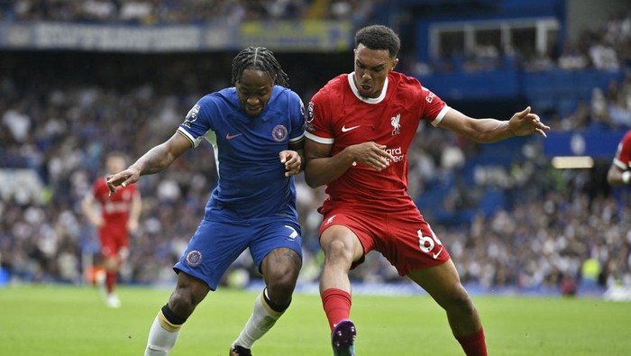 Soccer Football - Premier League - Chelsea v Liverpool - Stamford Bridge, London, Britain - August 13, 2023 Chelseas Raheem Sterling in action with Liverpools Trent Alexander-Arnold REUTERS/Tony Obrien EDITORIAL USE ONLY. No use with unauthorized audio, video, data, fixture lists, club/league logos or live services. Online in-match use limited to 75 images, no video emulation. No use in betting, games or single club /league/player publications.  Please contact your account representative for further details.