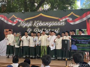 Rommy PPP Deklarasi Sarung Ganjar, Tak Mau Pemimpin Beban Masa Lalu Rommy PPP Deklarasi Sarung Ganjar, Tak Mau Pemimpin Beban Masa Lalu