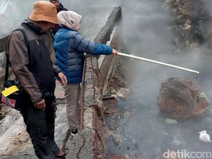 Seru! Begini Sensasi Rebus Telur di Kawah Candradimuka Dieng Seru! Begini Sensasi Rebus Telur di Kawah Candradimuka Dieng