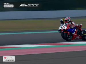 FIM Hentikan Balapan ARRC Mandalika Imbas Kecelakaan Fatal Rider Jepang FIM Hentikan Balapan ARRC Mandalika Imbas Kecelakaan Fatal Rider Jepang