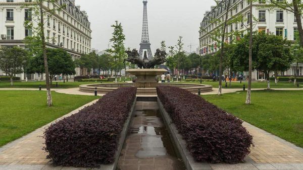 Penampakan Paris KW yang Jadi Kota Mati Sepi Penghuni