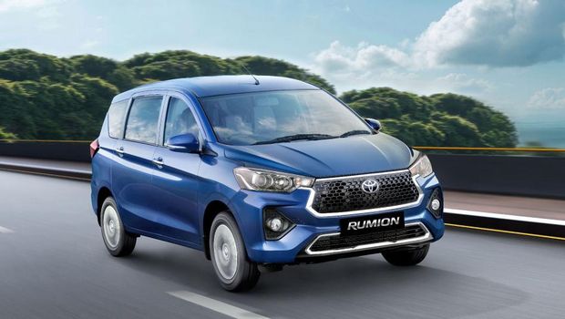 Toyota Rumion, mobil kembar Suzuki Ertiga mulai dijual di India.