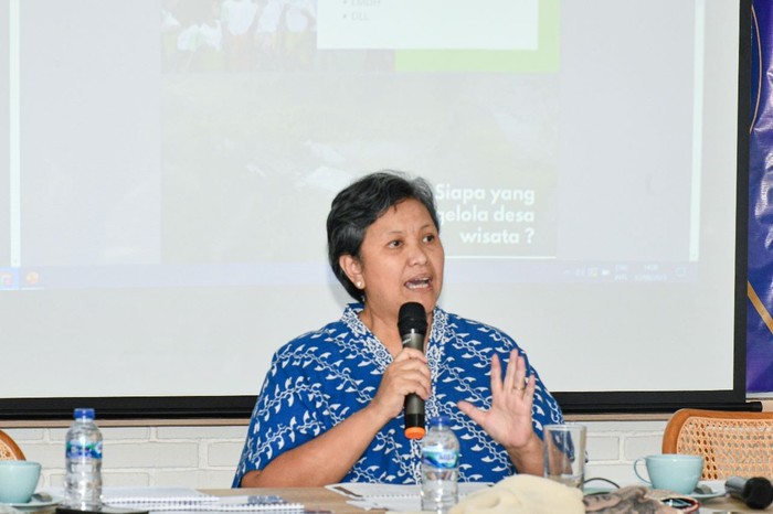 Waka MPR Tegaskan Pembangunan Desa Wisata Butuh Perencanaan Matang Wakil Ketua MPR RI Lestari Moerdijat menyatakan pengembangan potensi rekreasi di desa mesti dijalankan dengan penyusunan rencana yang matang.