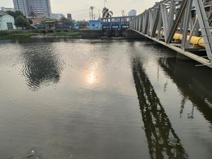 Kali Bekasi Masih Tercemar Siang Ini, Pemkot Kirim Surat ke Pemprov Jabar Kali Bekasi Masih Tercemar Siang Ini, Pemkot Kirim Surat ke Pemprov Jabar