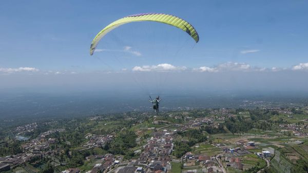 Yuk, Cobain Wisata Paralayang di Lereng Gunung Merbabu