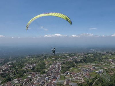 Yuk, Cobain Wisata Paralayang di Lereng Gunung Merbabu
