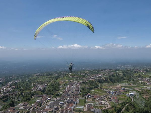 Yuk, Cobain Wisata Paralayang di Lereng Gunung Merbabu
