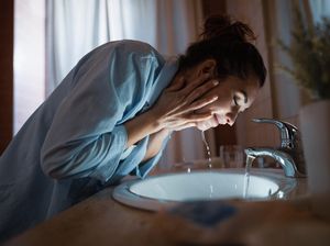 5 Tips Skincare Malam Hari Usia 30 Tahun ke Atas untuk Mengatasi Penuaan Dini 5 Tips Skincare Malam Hari Usia 30 Tahun ke Atas untuk Mengatasi Penuaan Dini