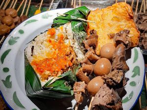 20 Angkringan dengan Menu Murah Meriah Ada di Sini! 20 Angkringan dengan Menu Murah Meriah Ada di Sini!