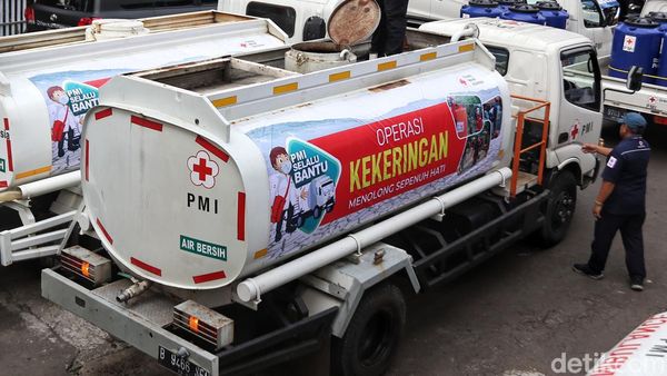 Antisipasi Kekeringan dan El Nino, PMI Salurkan Bantuan Air Bersih