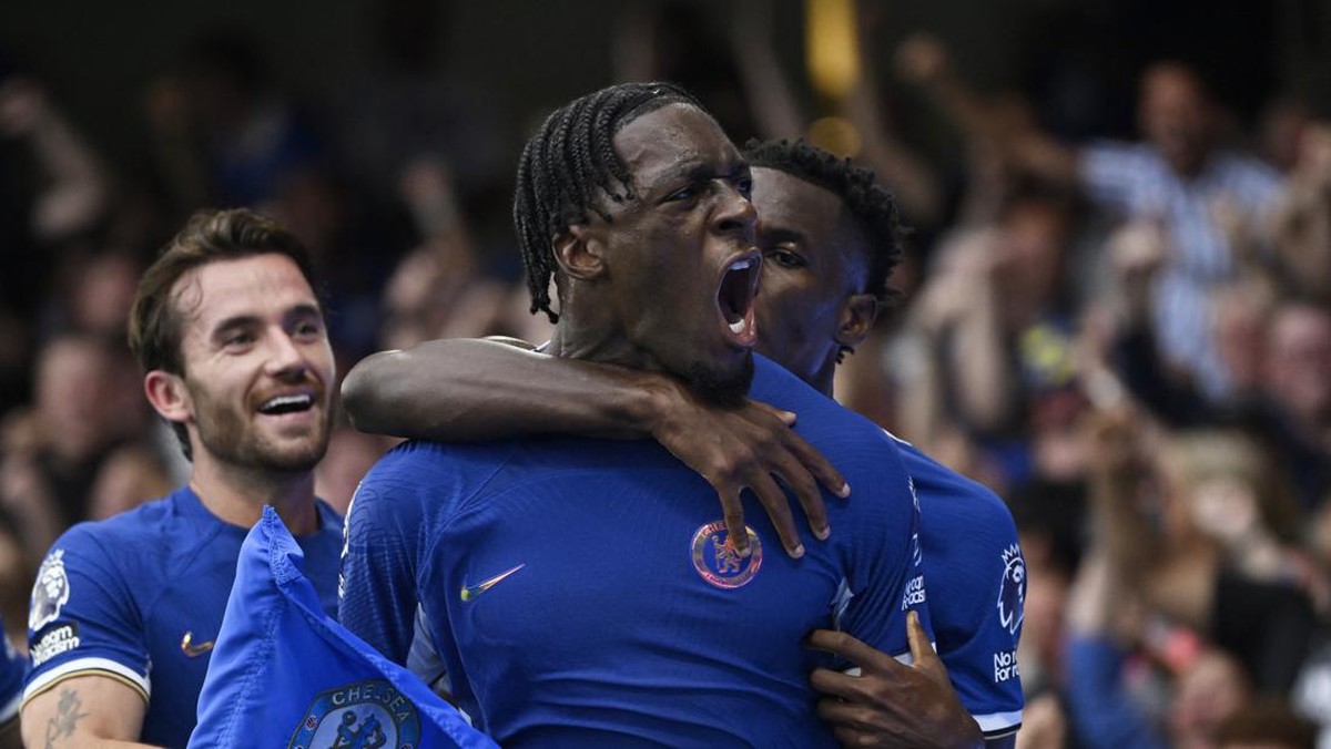 Axel Disasi cetak gol dalam laga debut bersama Chelsea. (Foto: REUTERS/TONY OBRIEN)