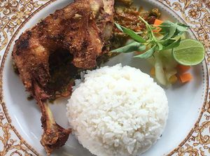 10 Ayam Goreng Terenak di Dunia Versi TasteAtlas, Indonesia Nomor 2! 10 Ayam Goreng Terenak di Dunia Versi TasteAtlas, Indonesia Nomor 2!