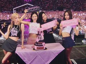 Jelang Konser BLACKPINK di Seoul, Timsus Gelar Razia Merchandise Palsu