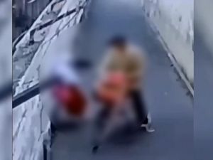 Terekam CCTV Aksi Bejat Kakek Cabuli Bocah SD di Cipinang Jaktim Terekam CCTV Aksi Bejat Kakek Cabuli Bocah SD di Cipinang Jaktim