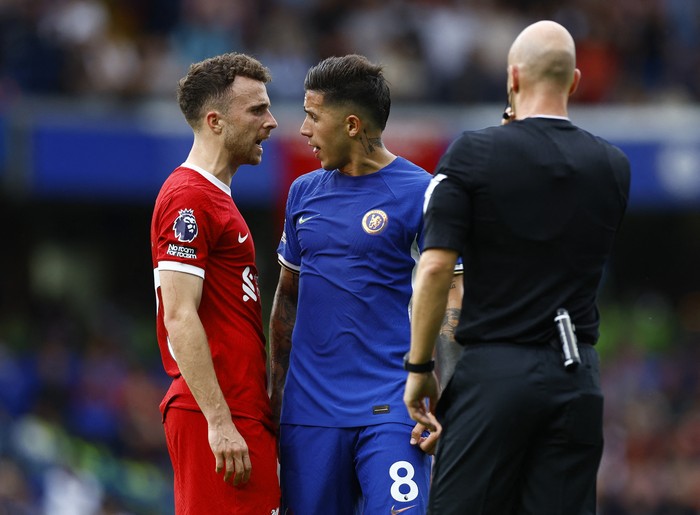 Soccer Football - Premier League - Chelsea v Liverpool - Stamford Bridge, London, Britain - August 13, 2023 Liverpools Andrew Robertson and Chelseas Enzo Fernandez clash Action Images via Reuters/Peter Cziborra EDITORIAL USE ONLY. No use with unauthorized audio, video, data, fixture lists, club/league logos or live services. Online in-match use limited to 75 images, no video emulation. No use in betting, games or single club /league/player publications.  Please contact your account representative for further details.
