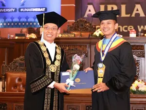 Sosok Hadi Priyono, Pilot TNI AL yang Jadi Wisudawan Terbaik S3 Unair