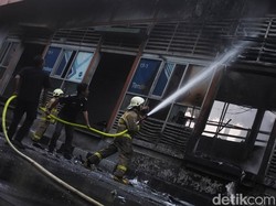 Kebakaran di Halte TransJakarta Tendean Padam